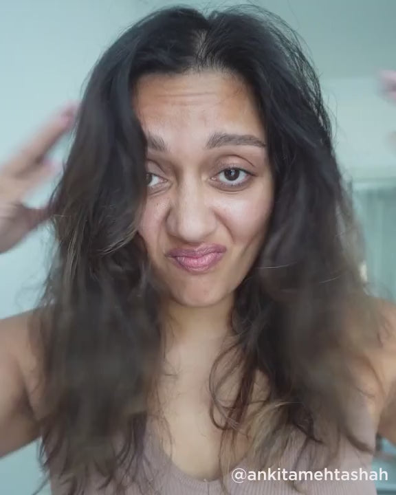 Load video: GLOSS.ME Hair Oil